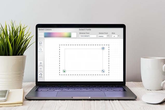 Laptop, der den on-line-Logohersteller zeigt
