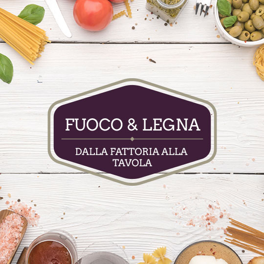 Esempio del Design di un Logo Badge Personalizzato per il Ristorante Fuoco & Legno La Fattoria A Tavola